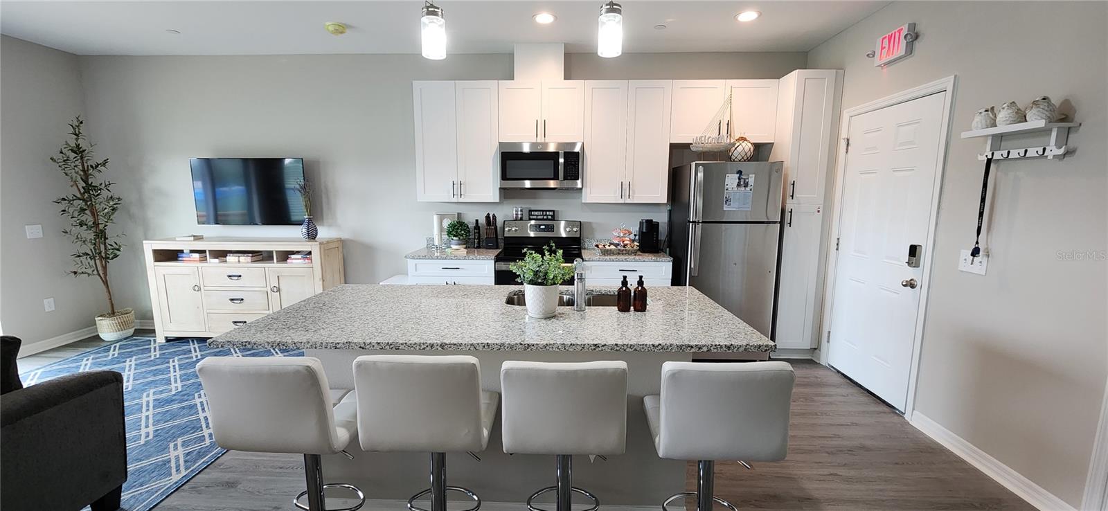 Image 19 of 30 For 2047 Silverstone Circle