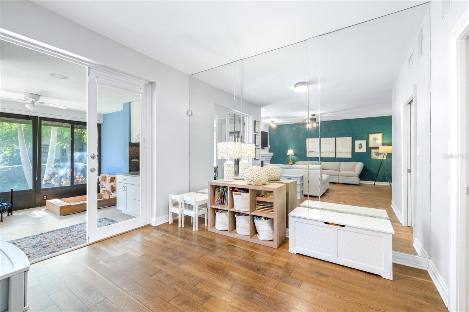 Image 19 of 55 For 3008 Landmark Boulevard 203