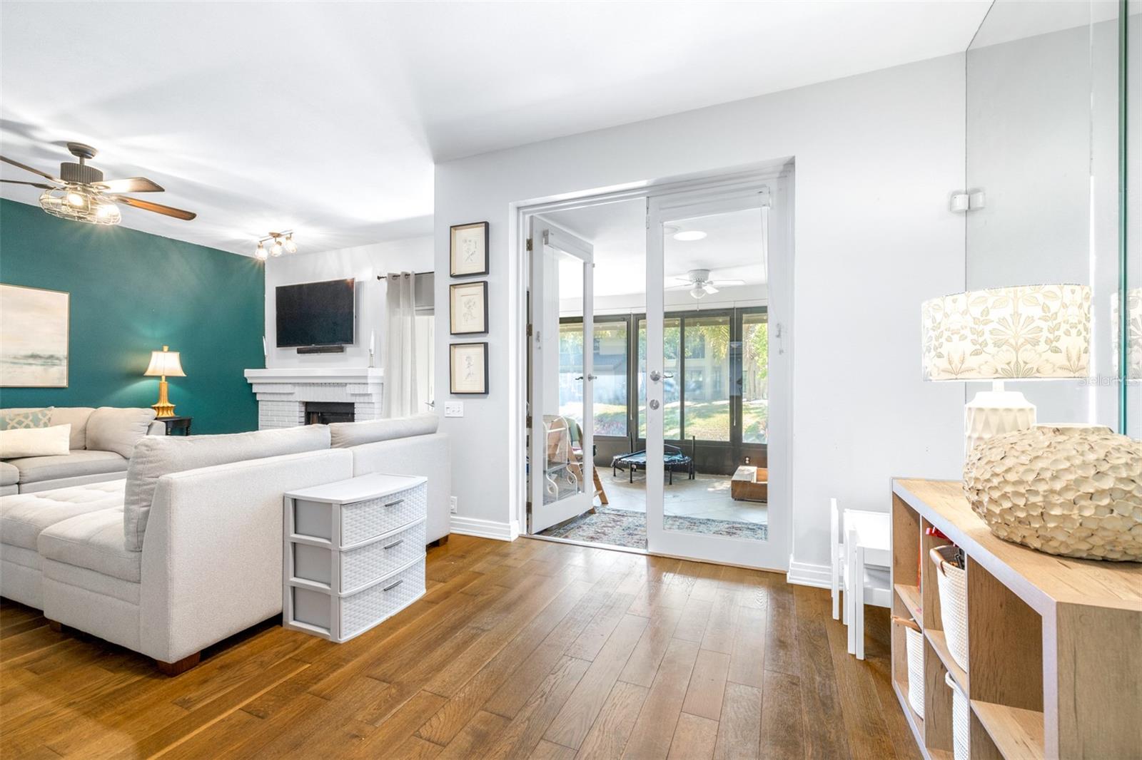 Image 21 of 55 For 3008 Landmark Boulevard 203