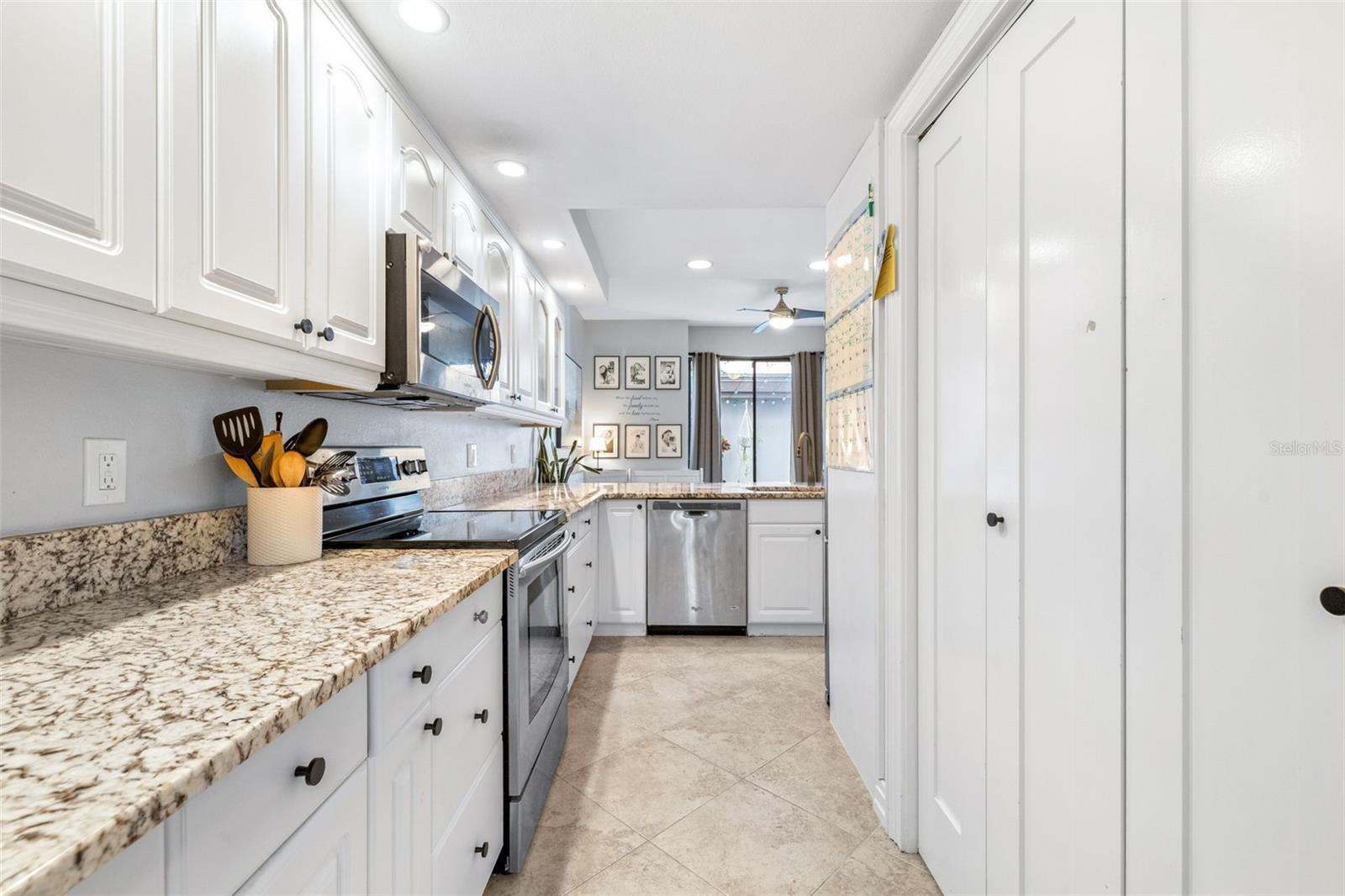 Image 31 of 55 For 3008 Landmark Boulevard 203