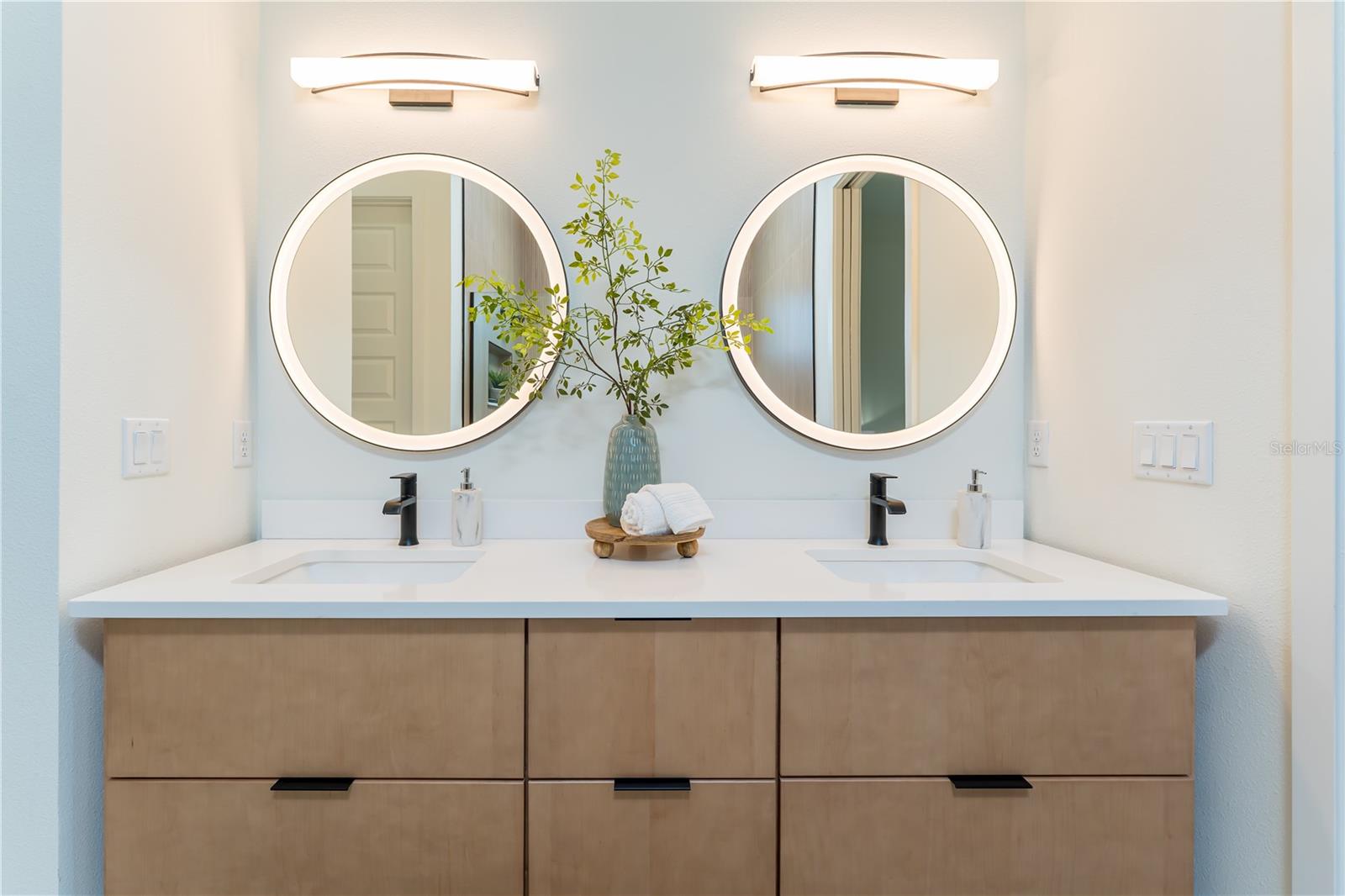 Image 12 of 18 For 901 Eagle Lane