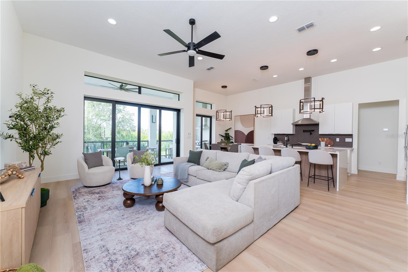 Image 3 of 18 For 901 Eagle Lane