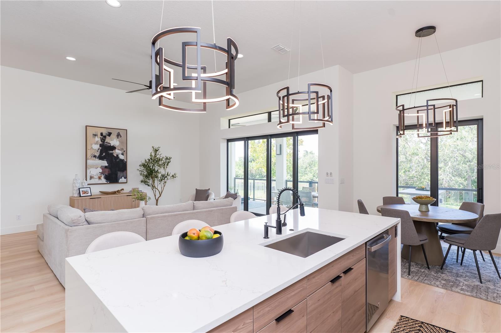 Image 4 of 18 For 901 Eagle Lane