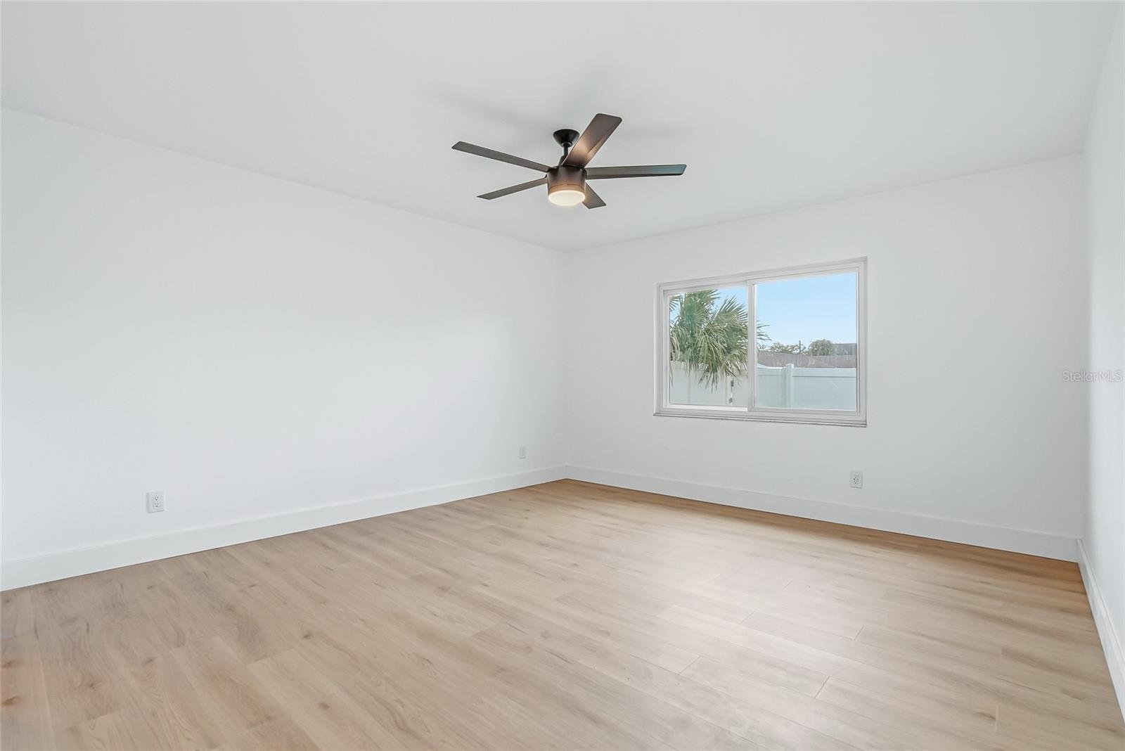 Image 19 of 40 For 14964 Old Pointe Road