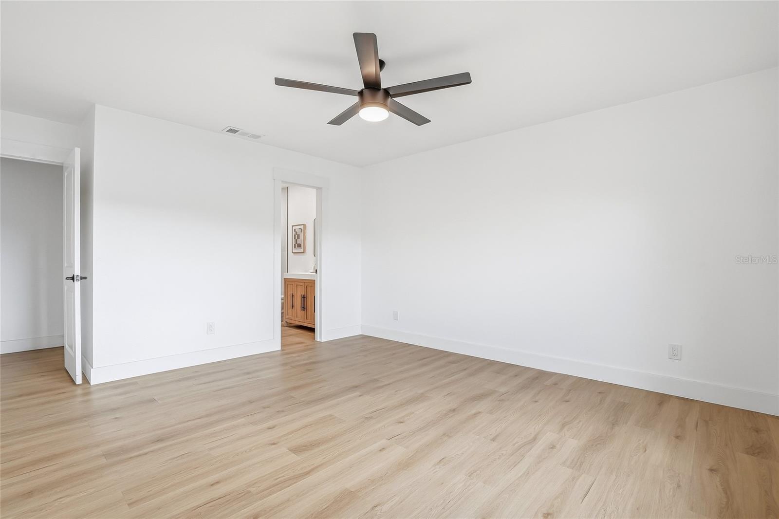 Image 21 of 40 For 14964 Old Pointe Road