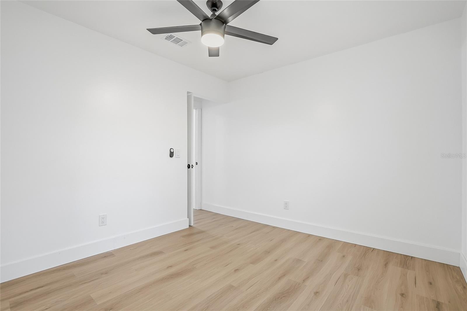 Image 27 of 40 For 14964 Old Pointe Road