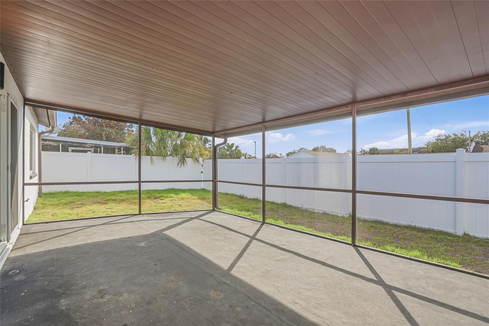 Image 33 of 40 For 14964 Old Pointe Road