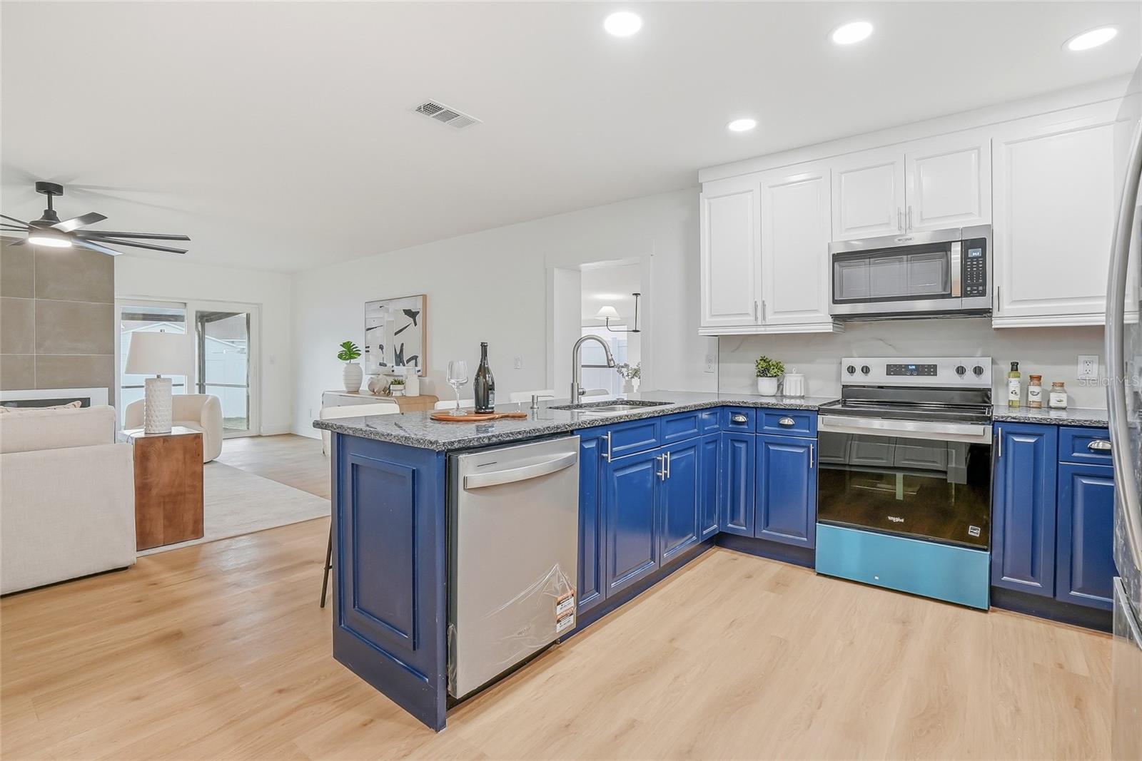 Image 4 of 40 For 14964 Old Pointe Road