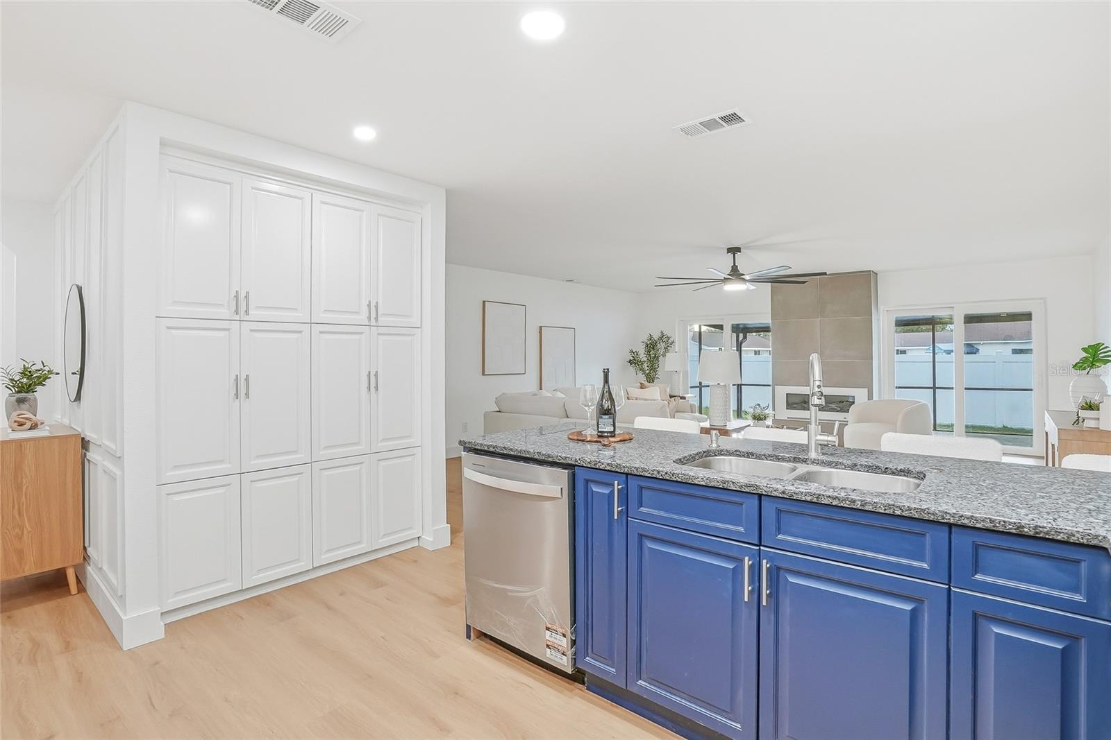 Image 7 of 40 For 14964 Old Pointe Road