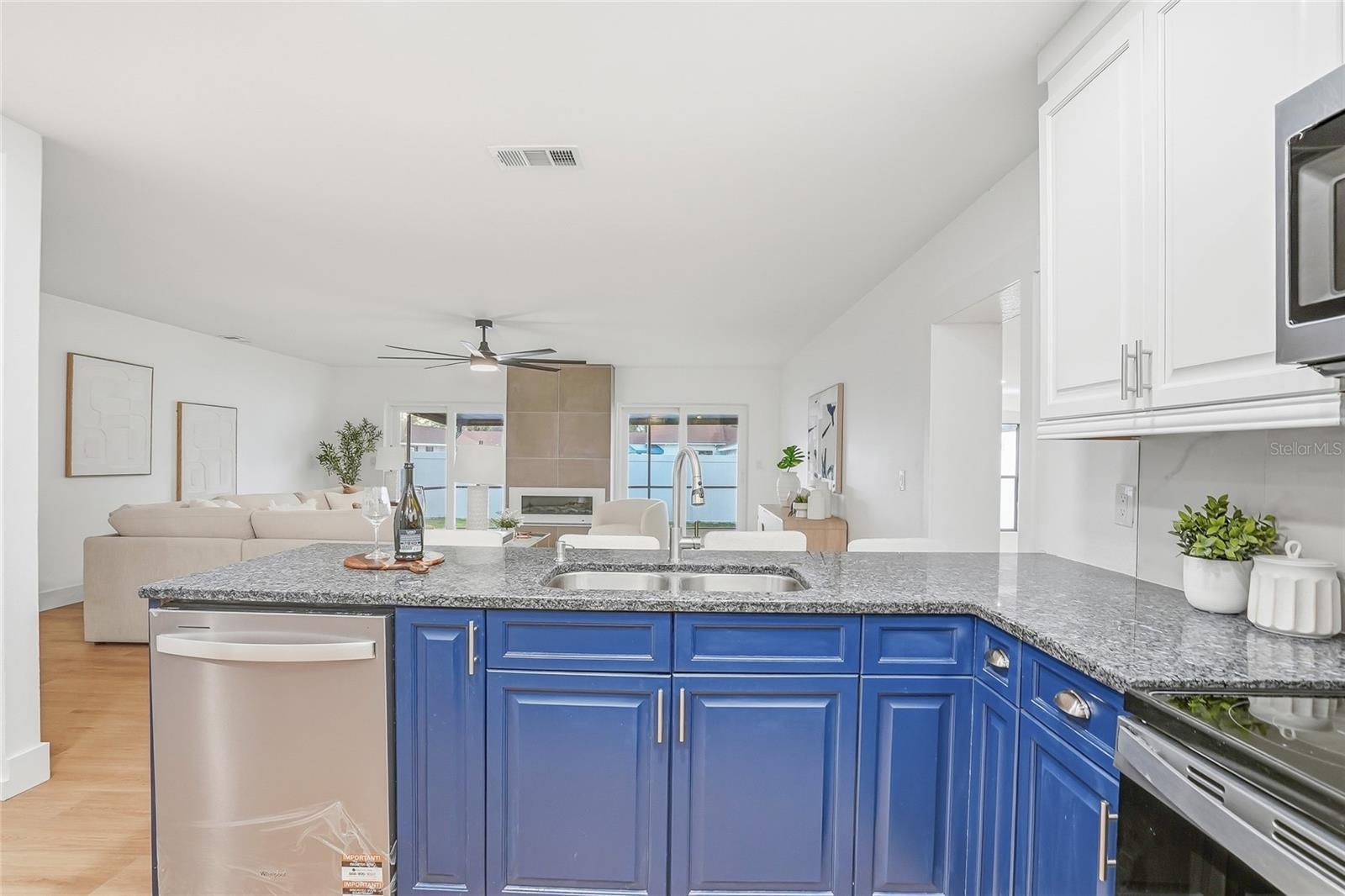 Image 8 of 40 For 14964 Old Pointe Road