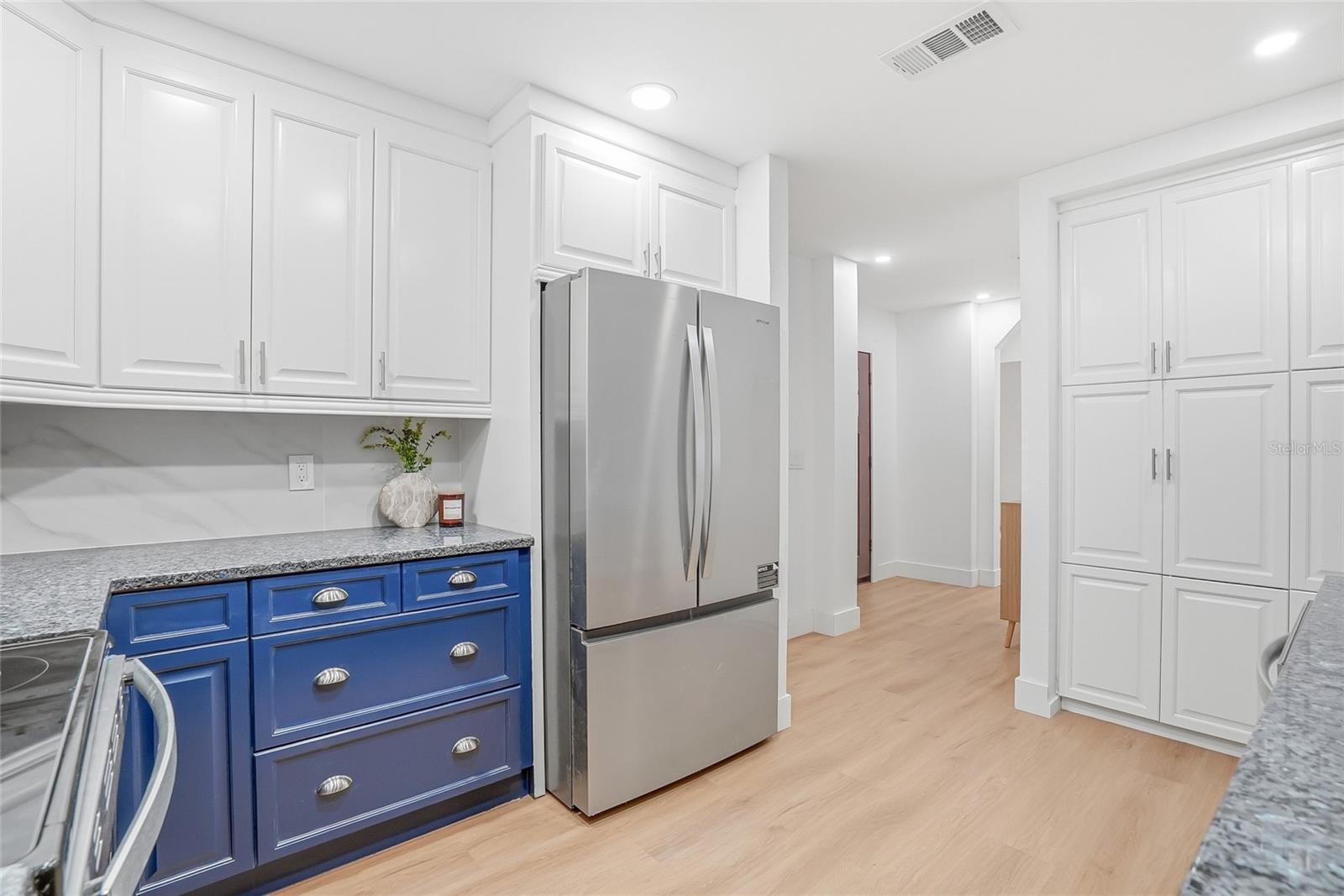 Image 9 of 40 For 14964 Old Pointe Road