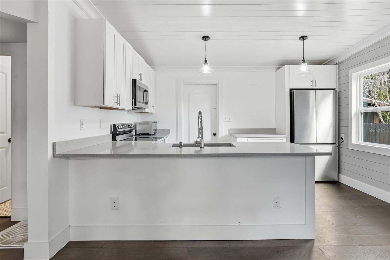 Image 10 of 37 For 1137 40th Street