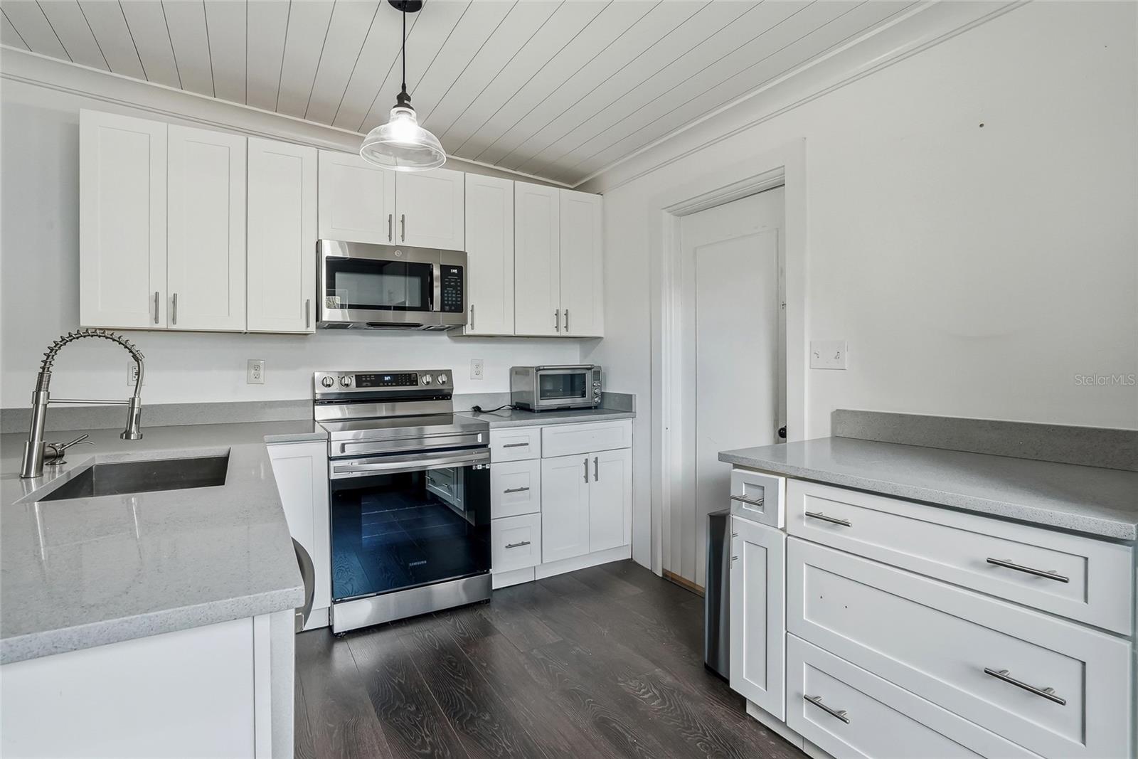 Image 11 of 37 For 1137 40th Street