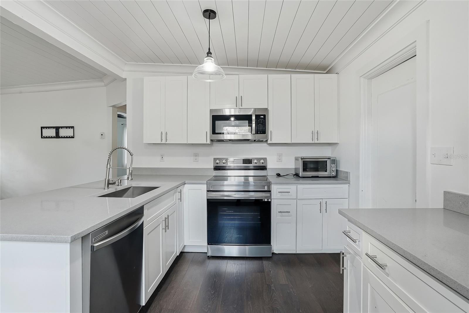 Image 12 of 37 For 1137 40th Street