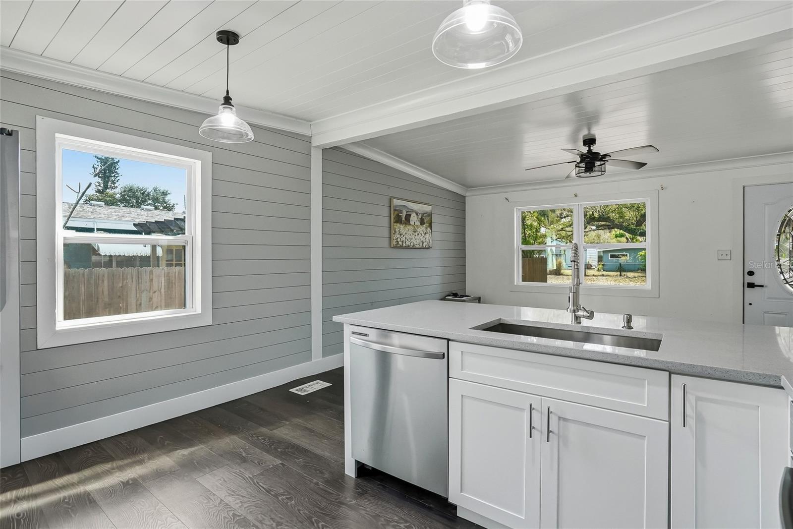 Image 14 of 37 For 1137 40th Street