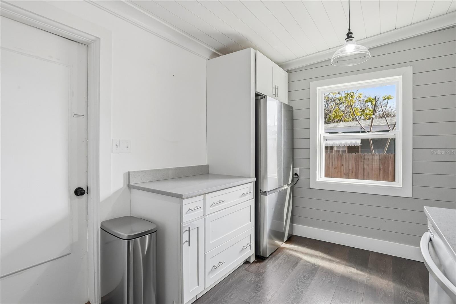 Image 16 of 37 For 1137 40th Street