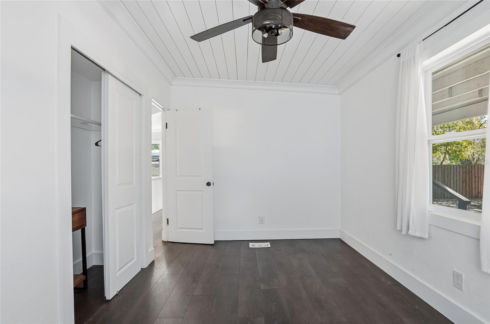 Image 23 of 37 For 1137 40th Street