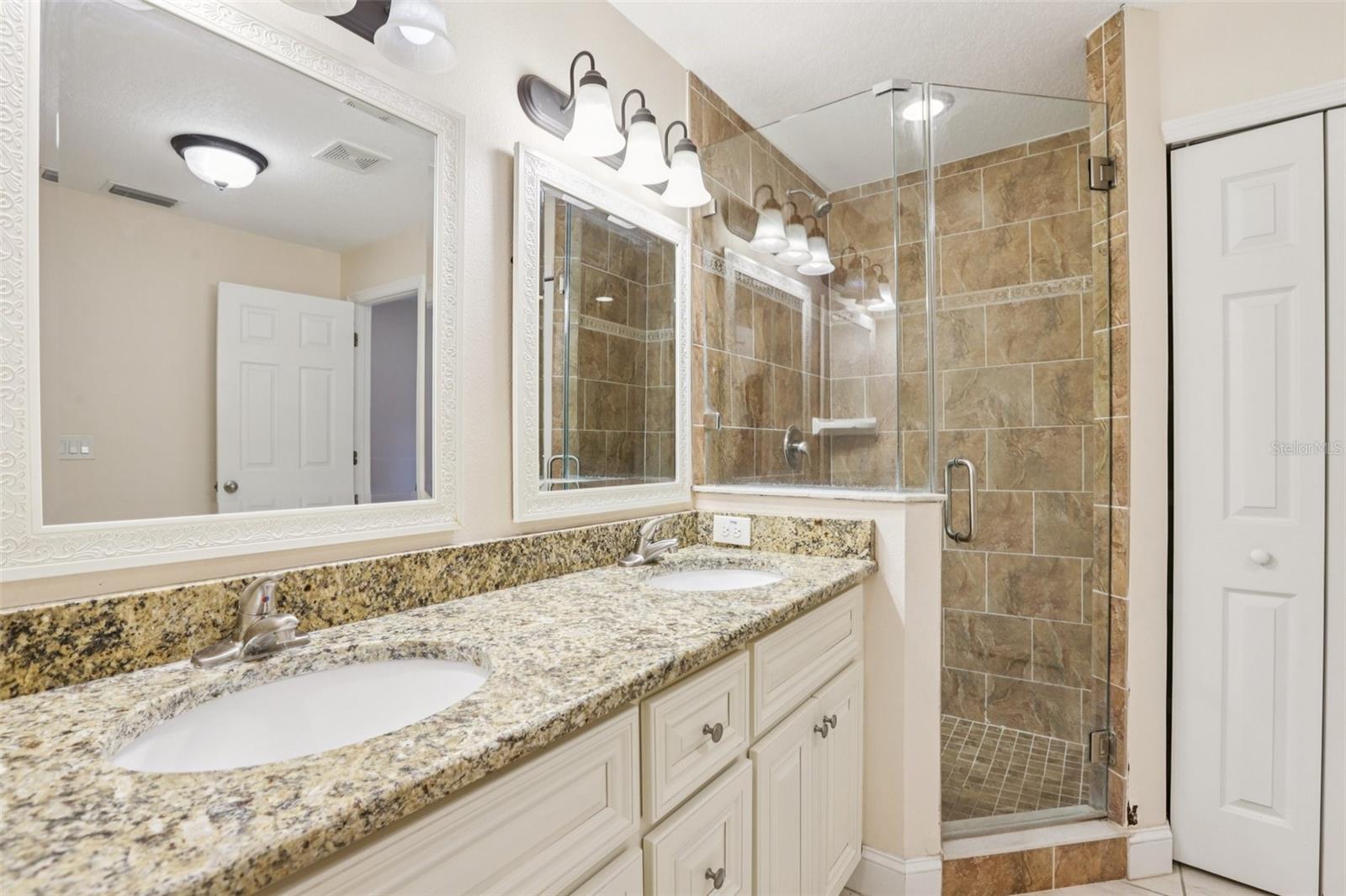 Image 17 of 30 For 212 Humphrey Street