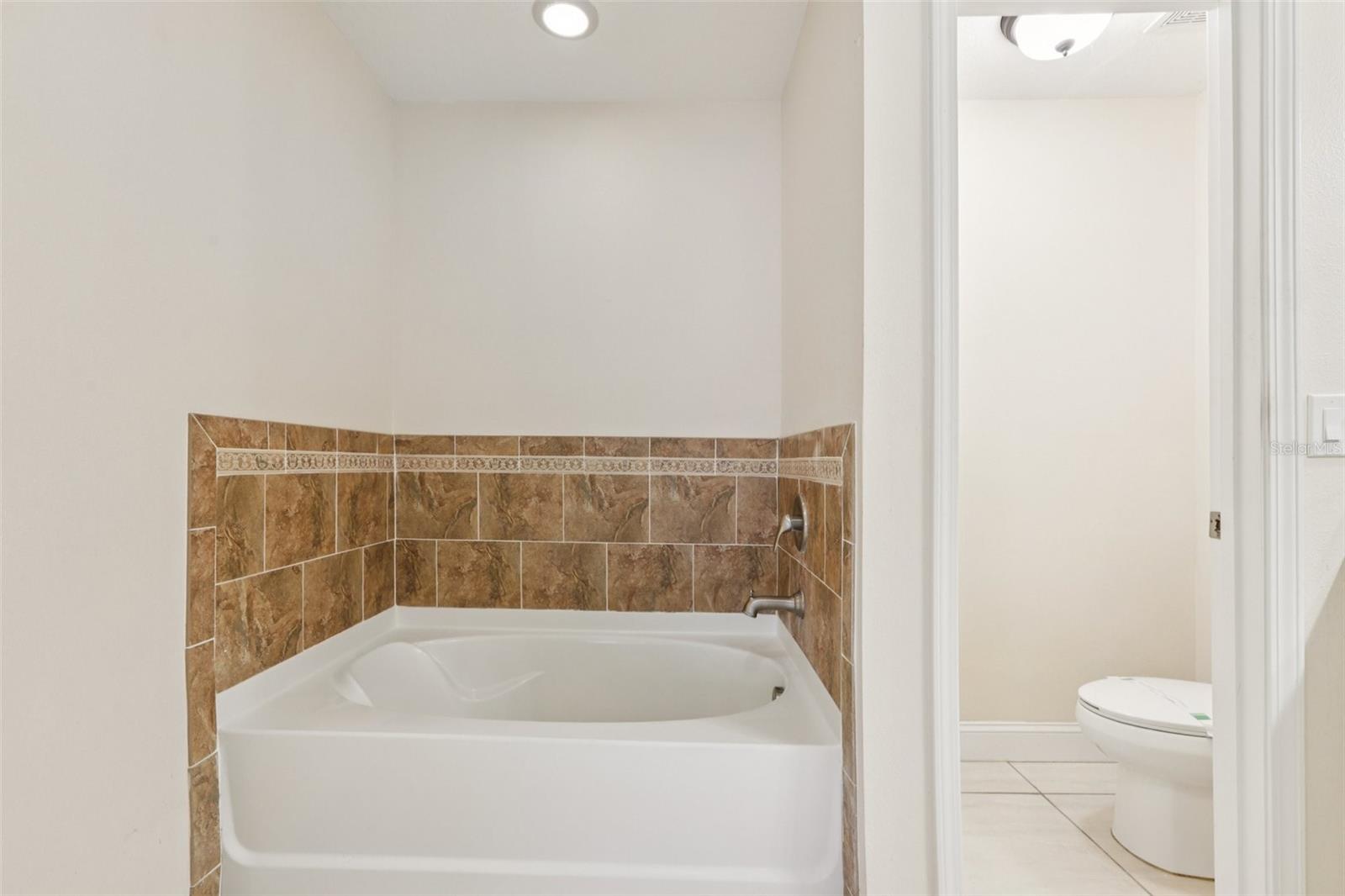 Image 18 of 30 For 212 Humphrey Street