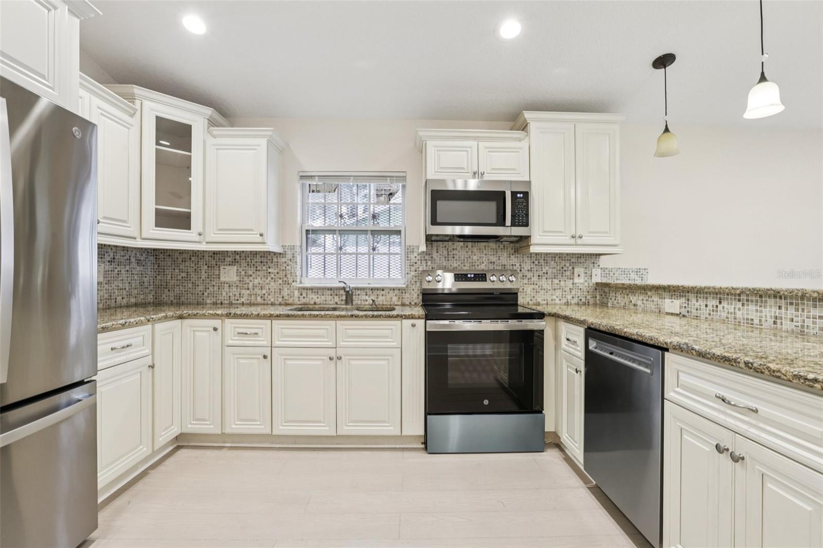 Image 2 of 30 For 212 Humphrey Street