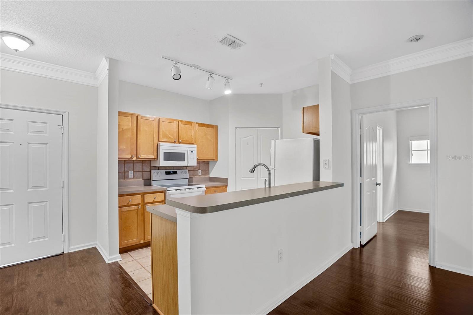 Image 3 of 40 For 4207 Dale Mabry Highway 8112