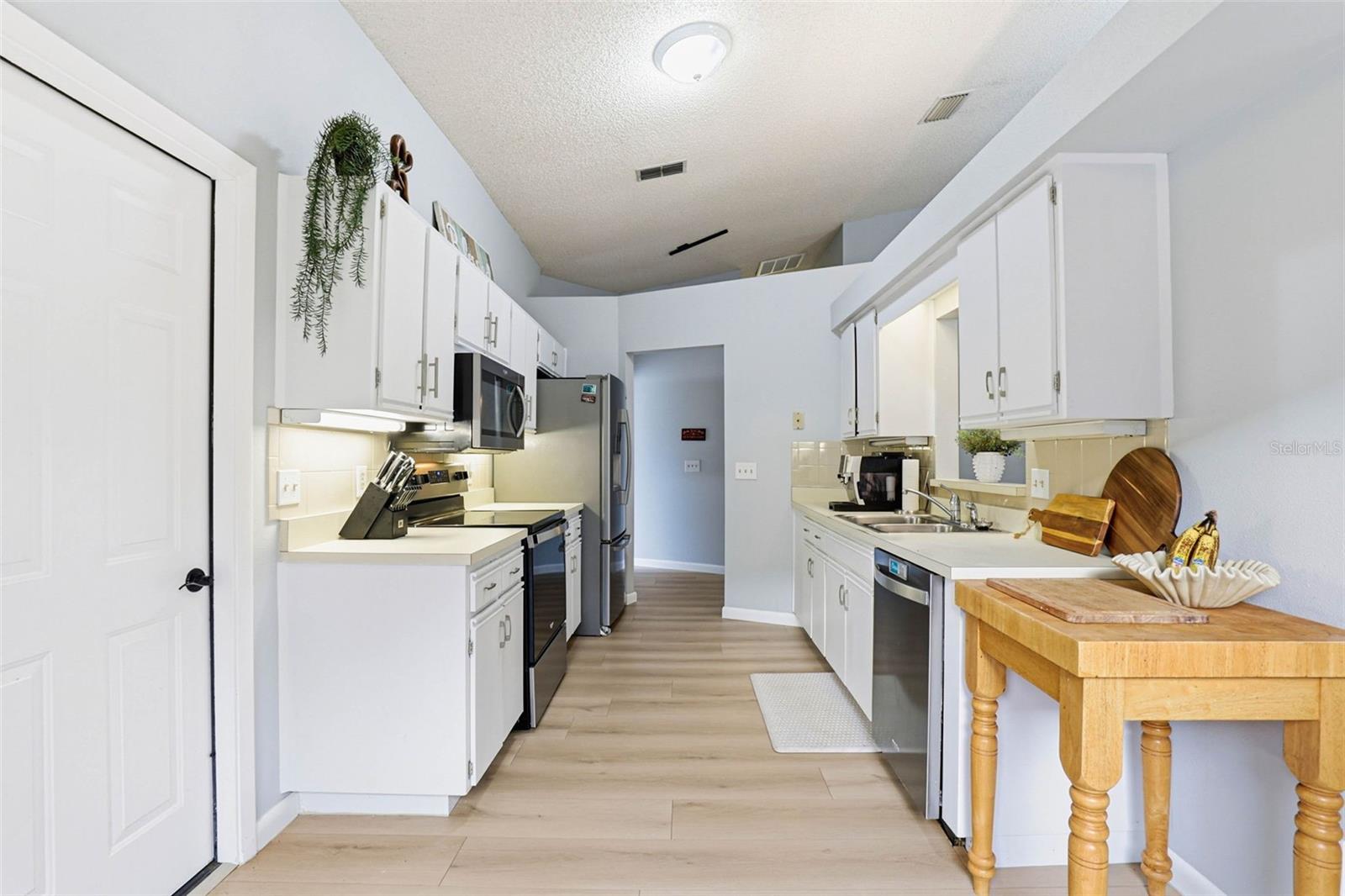 Image 18 of 40 For 3567 Deer Run S