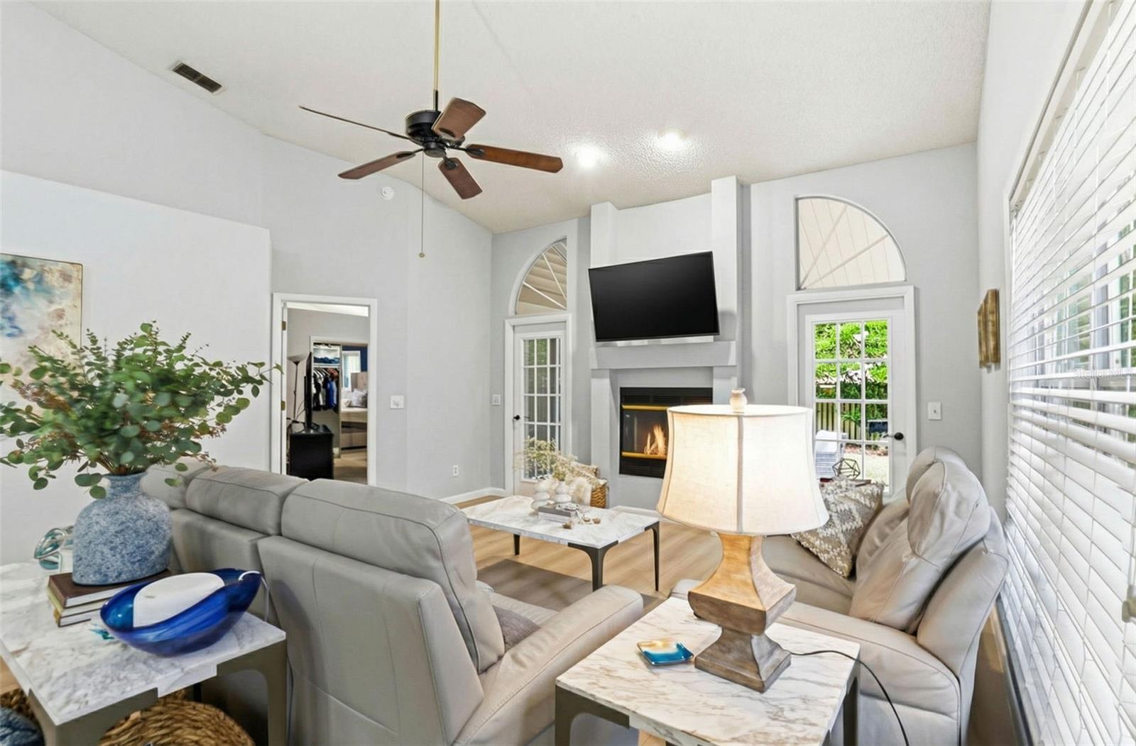 Image 6 of 40 For 3567 Deer Run S