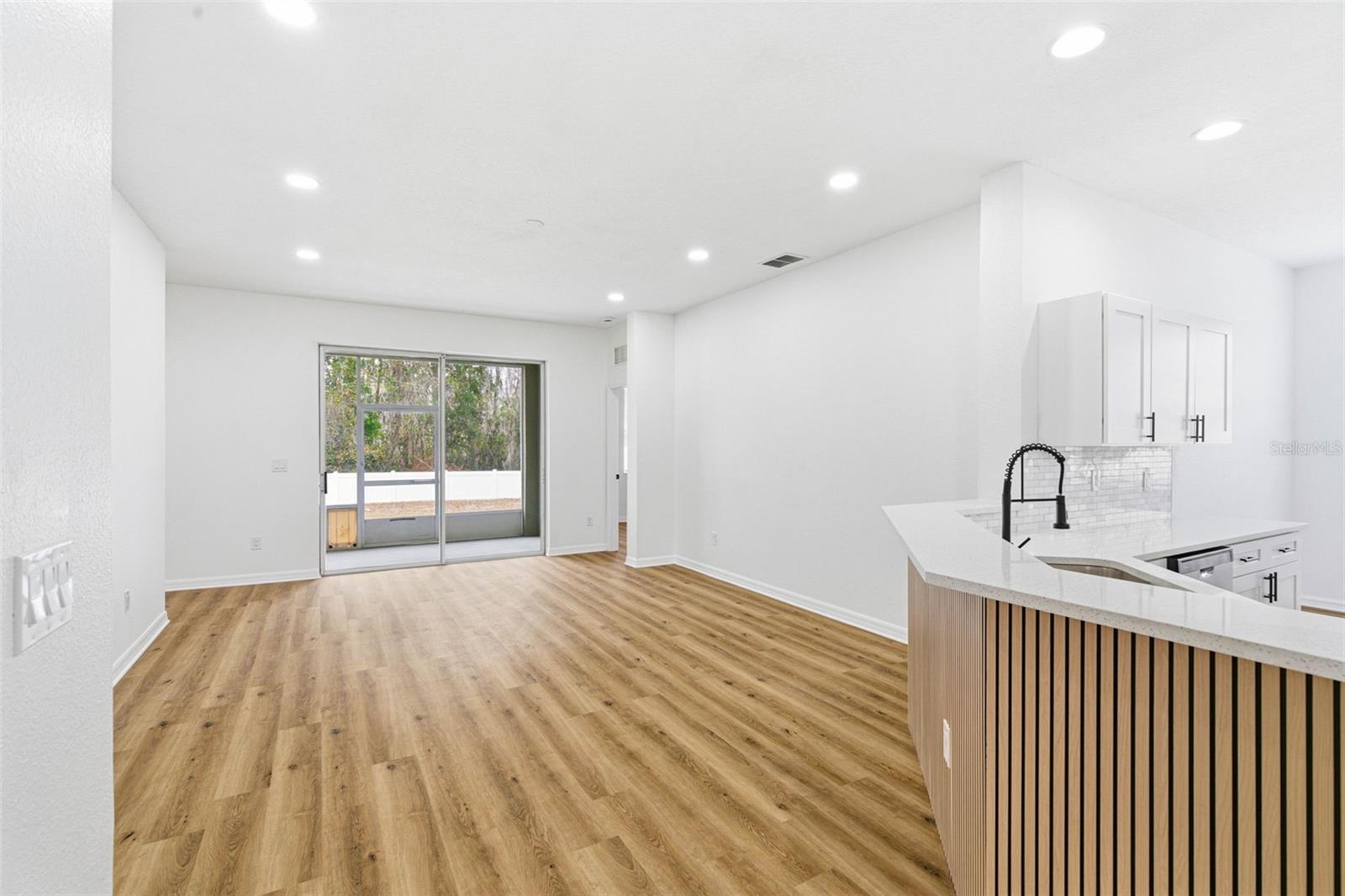 Listing photo id 13 for 12226 Ridgedale Drive