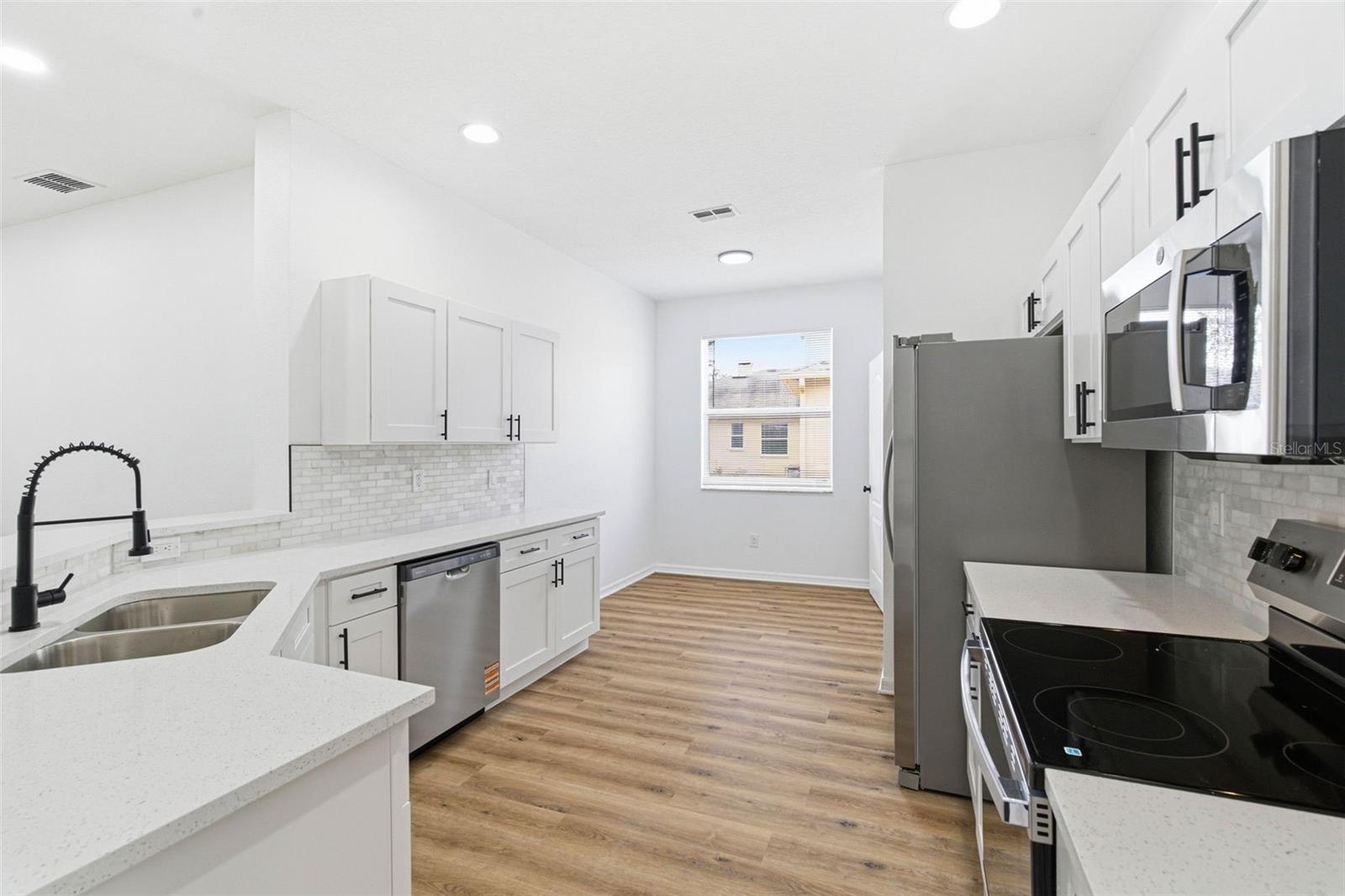 Listing photo id 14 for 12226 Ridgedale Drive