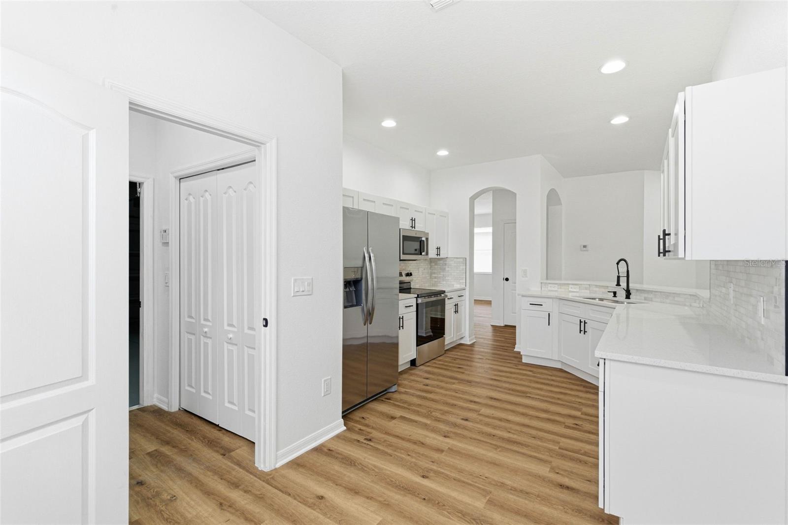 Listing photo id 15 for 12226 Ridgedale Drive