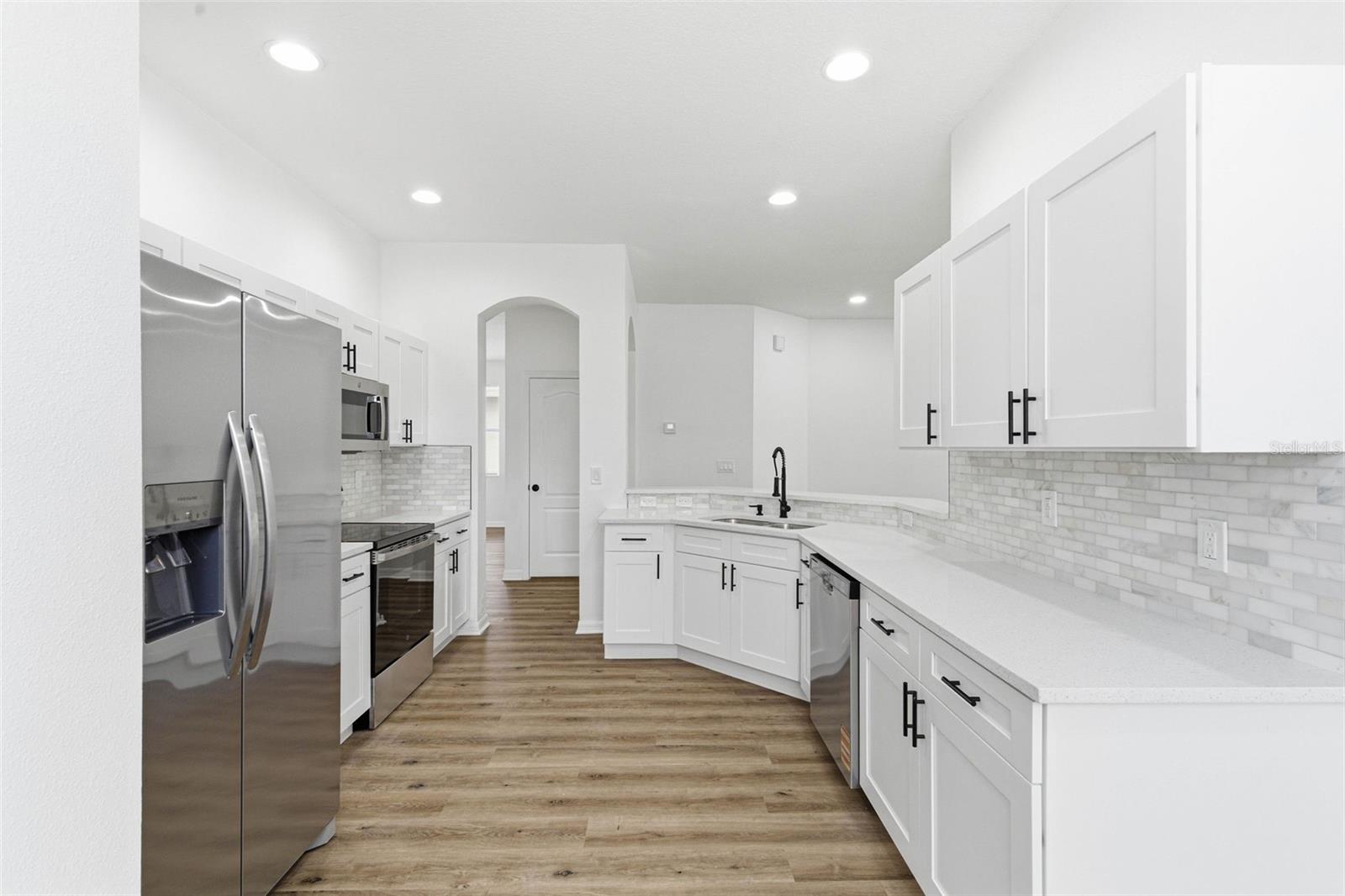 Listing photo id 16 for 12226 Ridgedale Drive