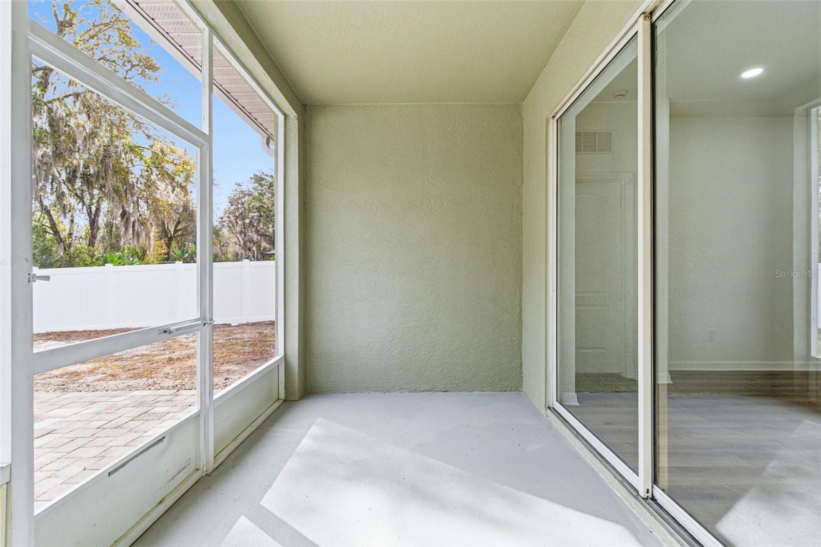 Listing photo id 48 for 12226 Ridgedale Drive