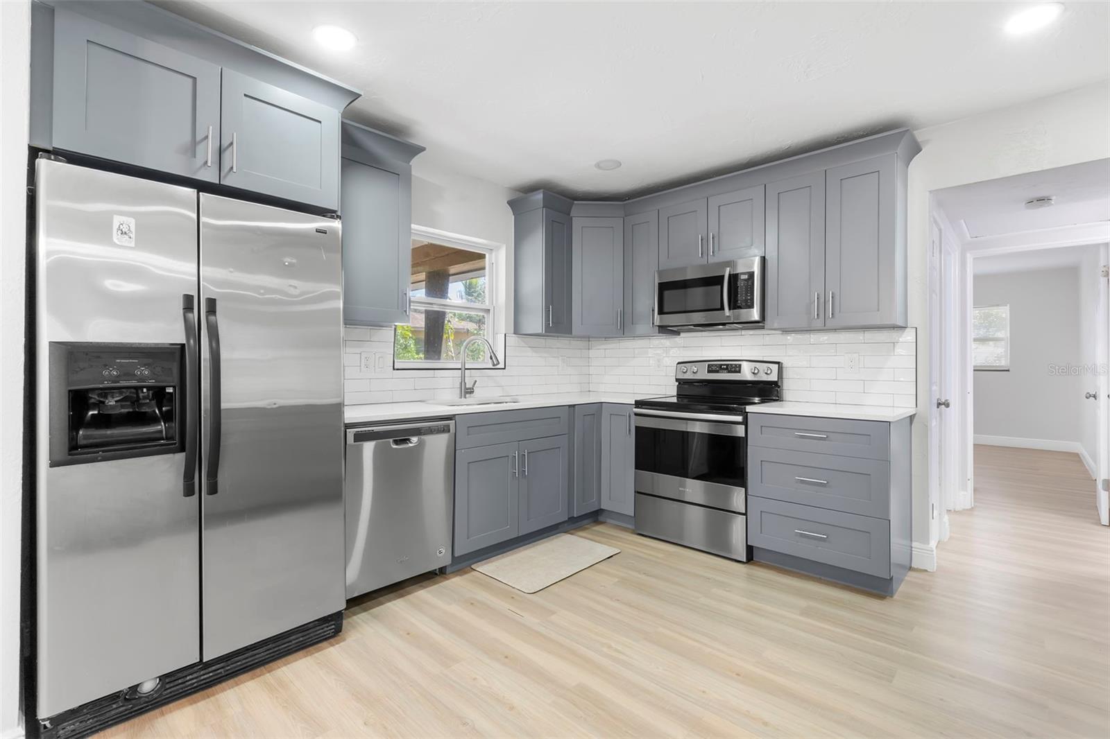 Image 10 of 27 For 5590 Highland Street S