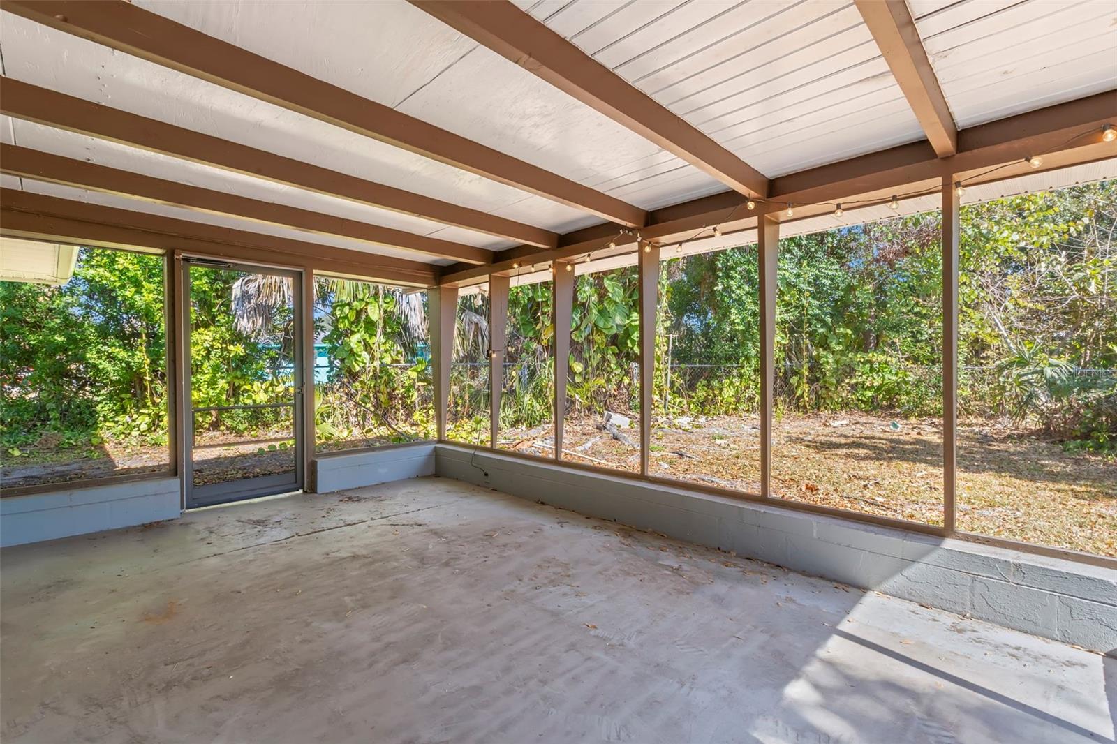 Image 14 of 27 For 5590 Highland Street S