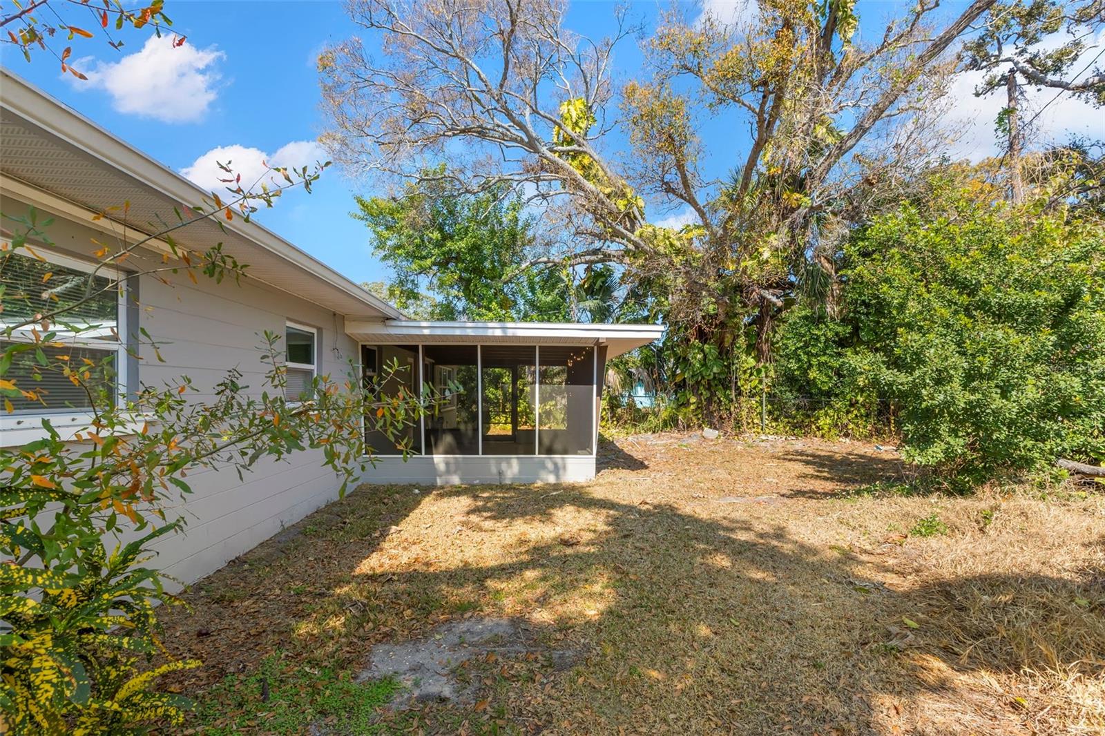 Image 16 of 27 For 5590 Highland Street S