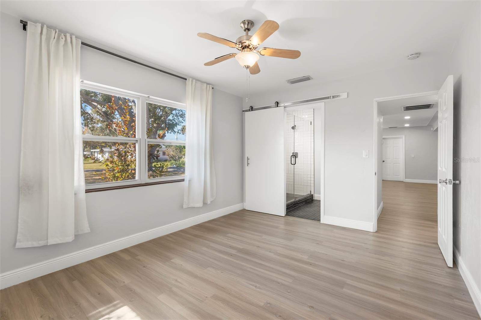 Image 18 of 27 For 5590 Highland Street S