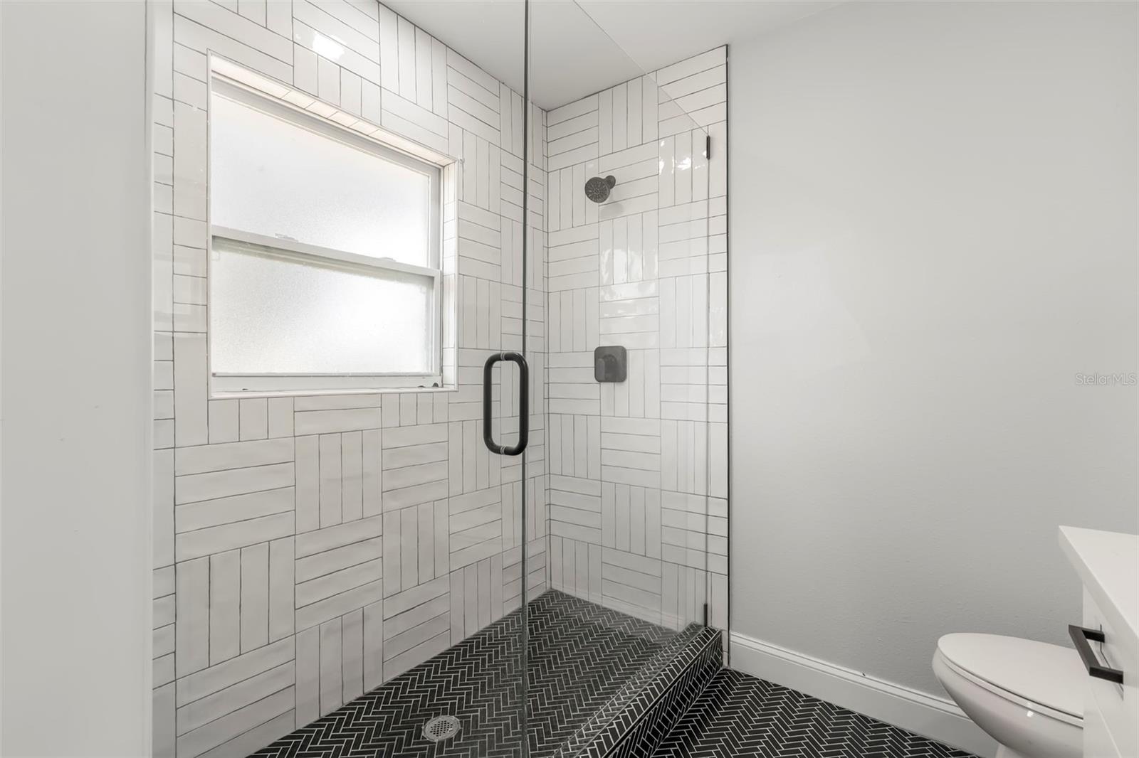 Image 21 of 27 For 5590 Highland Street S