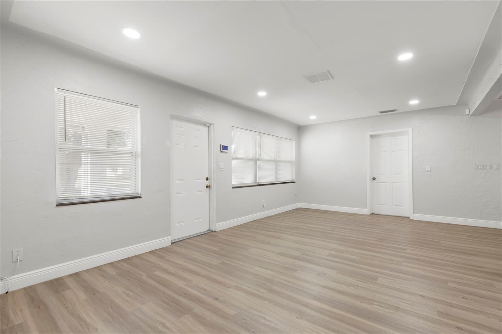 Image 5 of 27 For 5590 Highland Street S