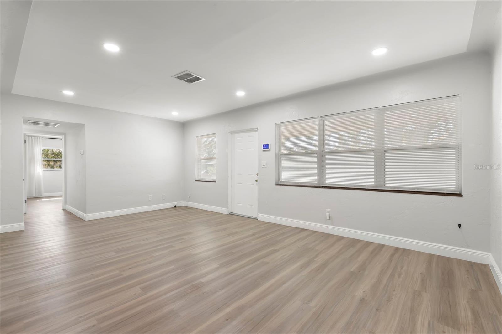 Image 6 of 27 For 5590 Highland Street S