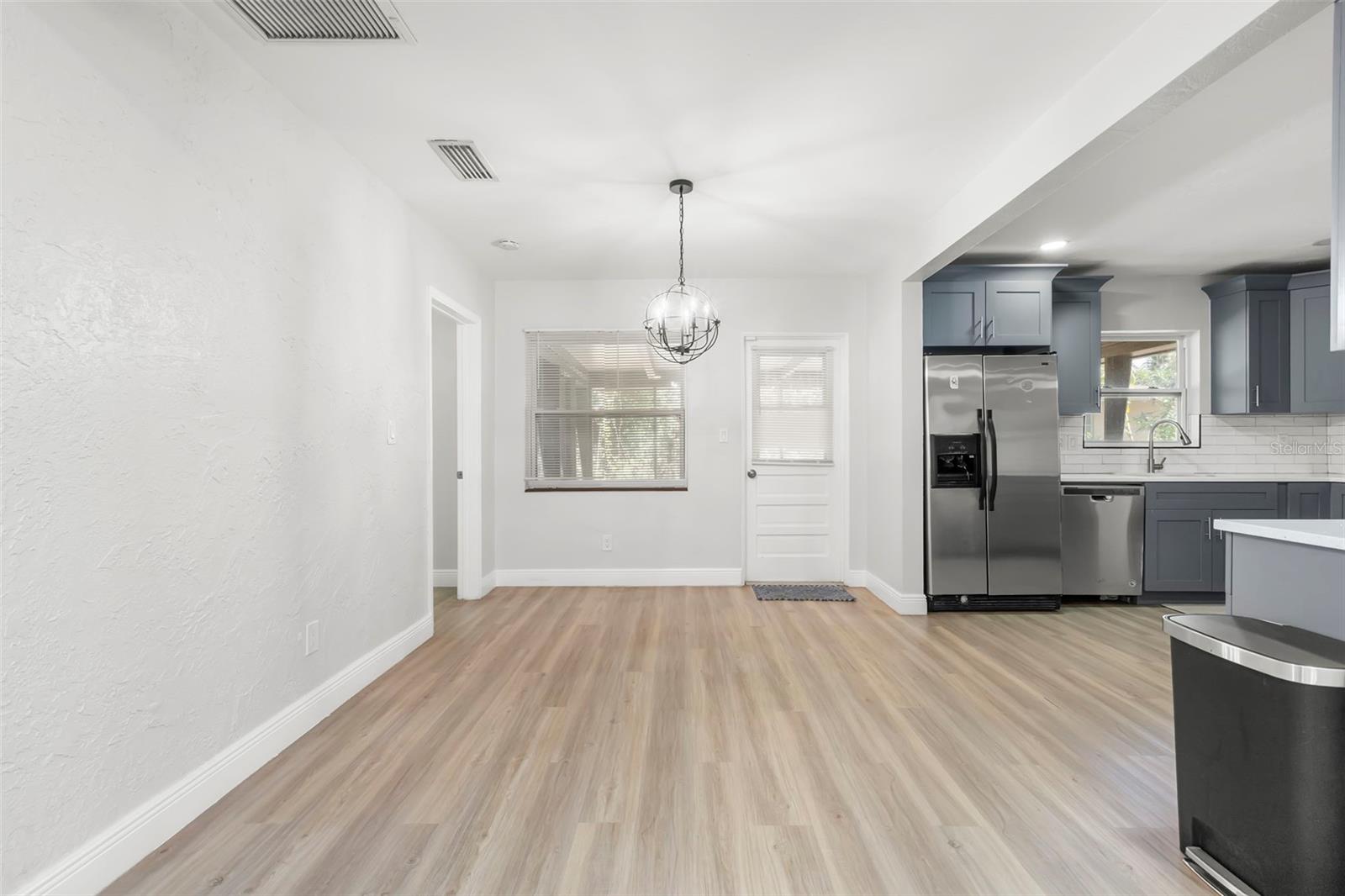 Image 8 of 27 For 5590 Highland Street S