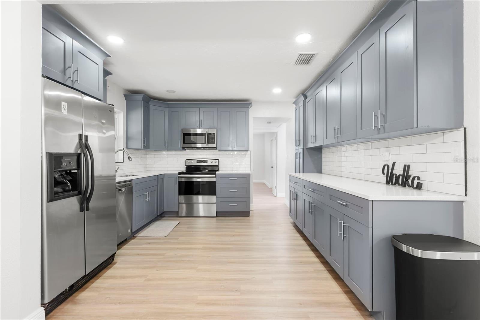 Image 9 of 27 For 5590 Highland Street S