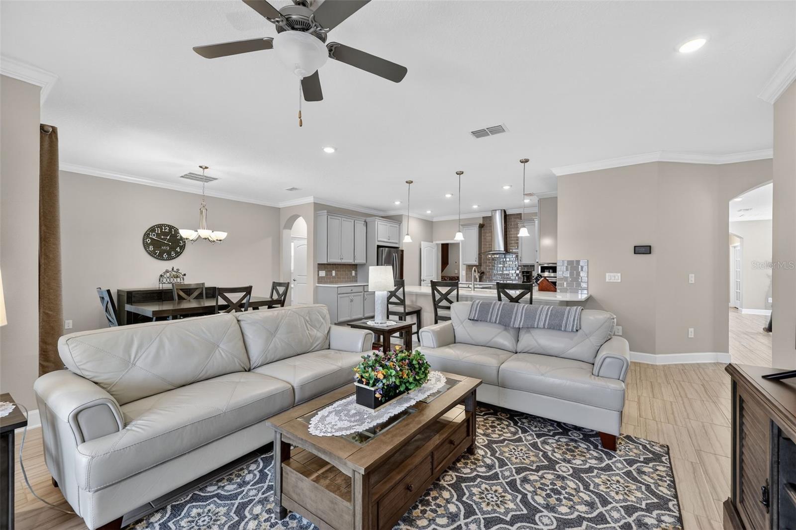 Image 16 of 54 For 5411 Camberwell Lane