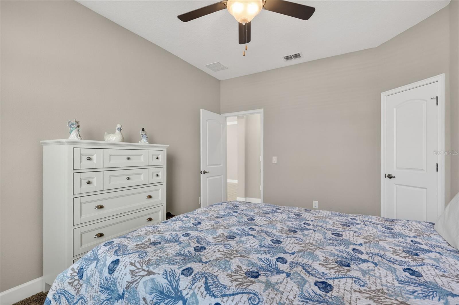 Image 33 of 54 For 5411 Camberwell Lane