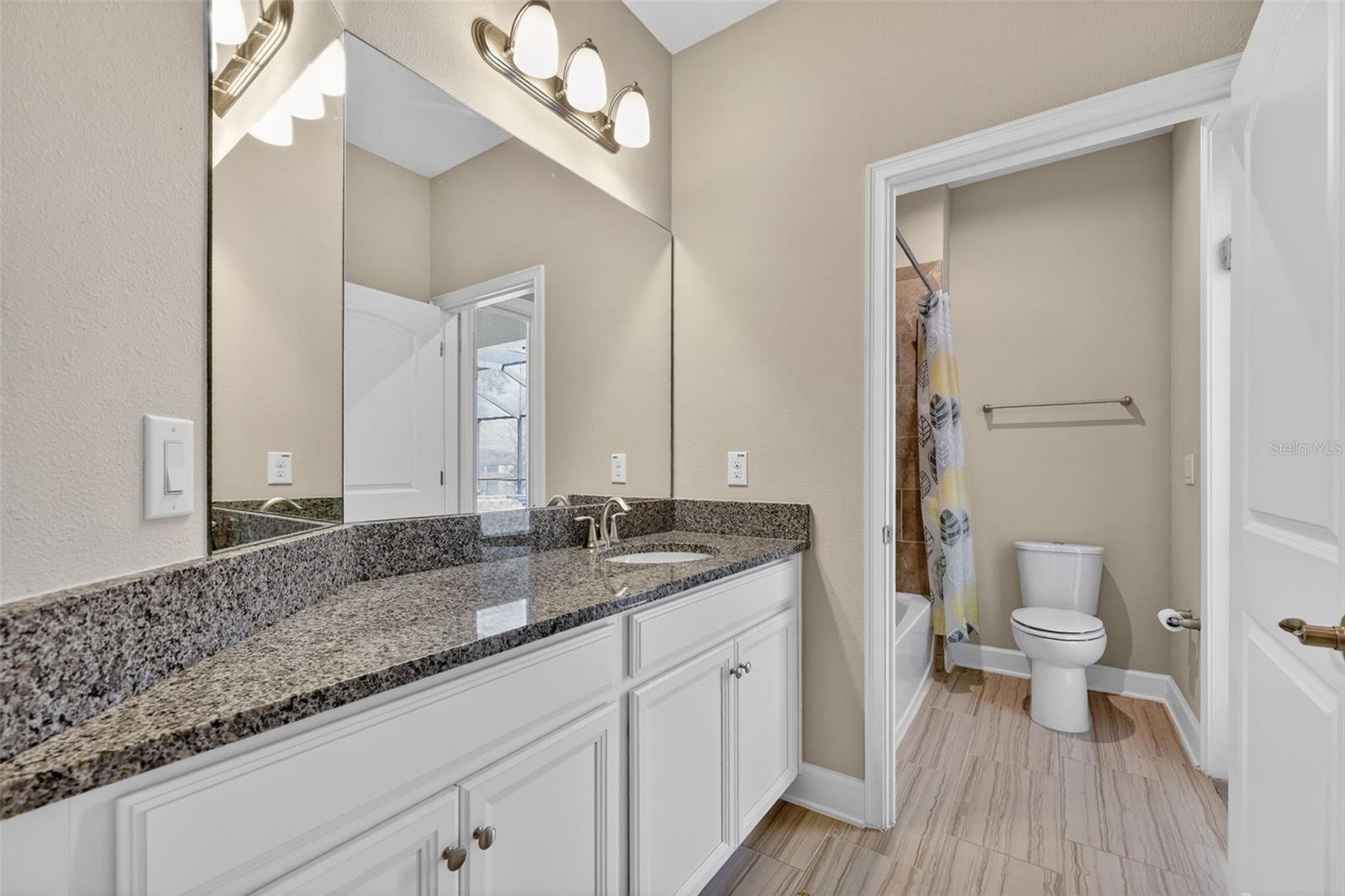 Image 34 of 54 For 5411 Camberwell Lane