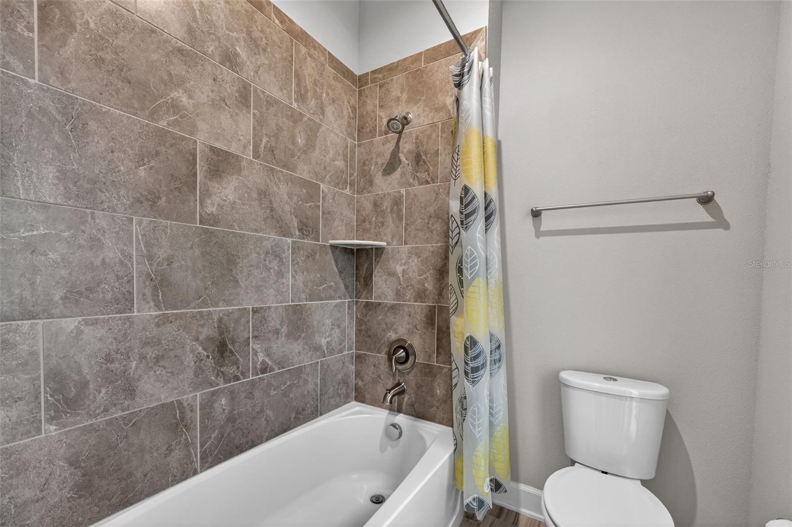 Image 35 of 54 For 5411 Camberwell Lane