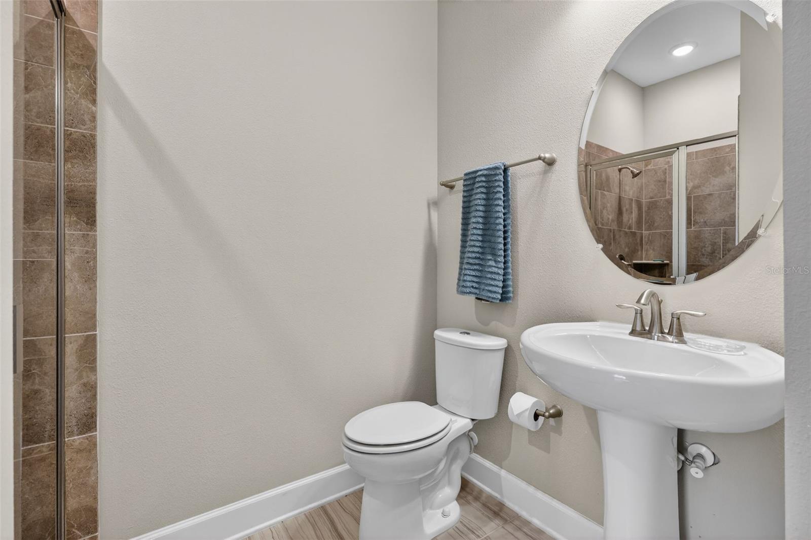 Image 38 of 54 For 5411 Camberwell Lane