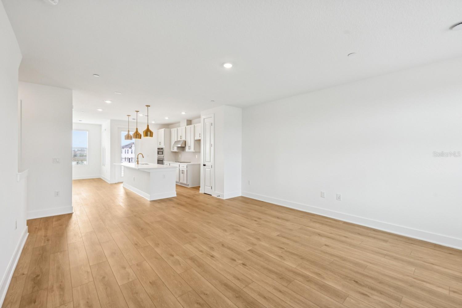 Image 11 of 39 For 15315 Hamlin Park Drive