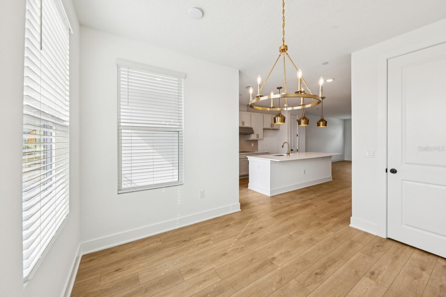 Image 14 of 39 For 15315 Hamlin Park Drive