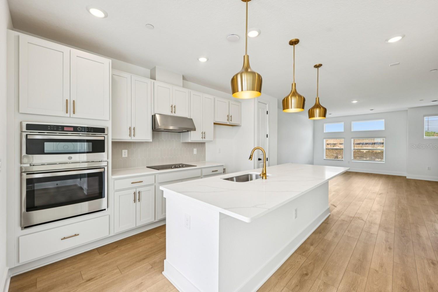 Image 16 of 39 For 15315 Hamlin Park Drive