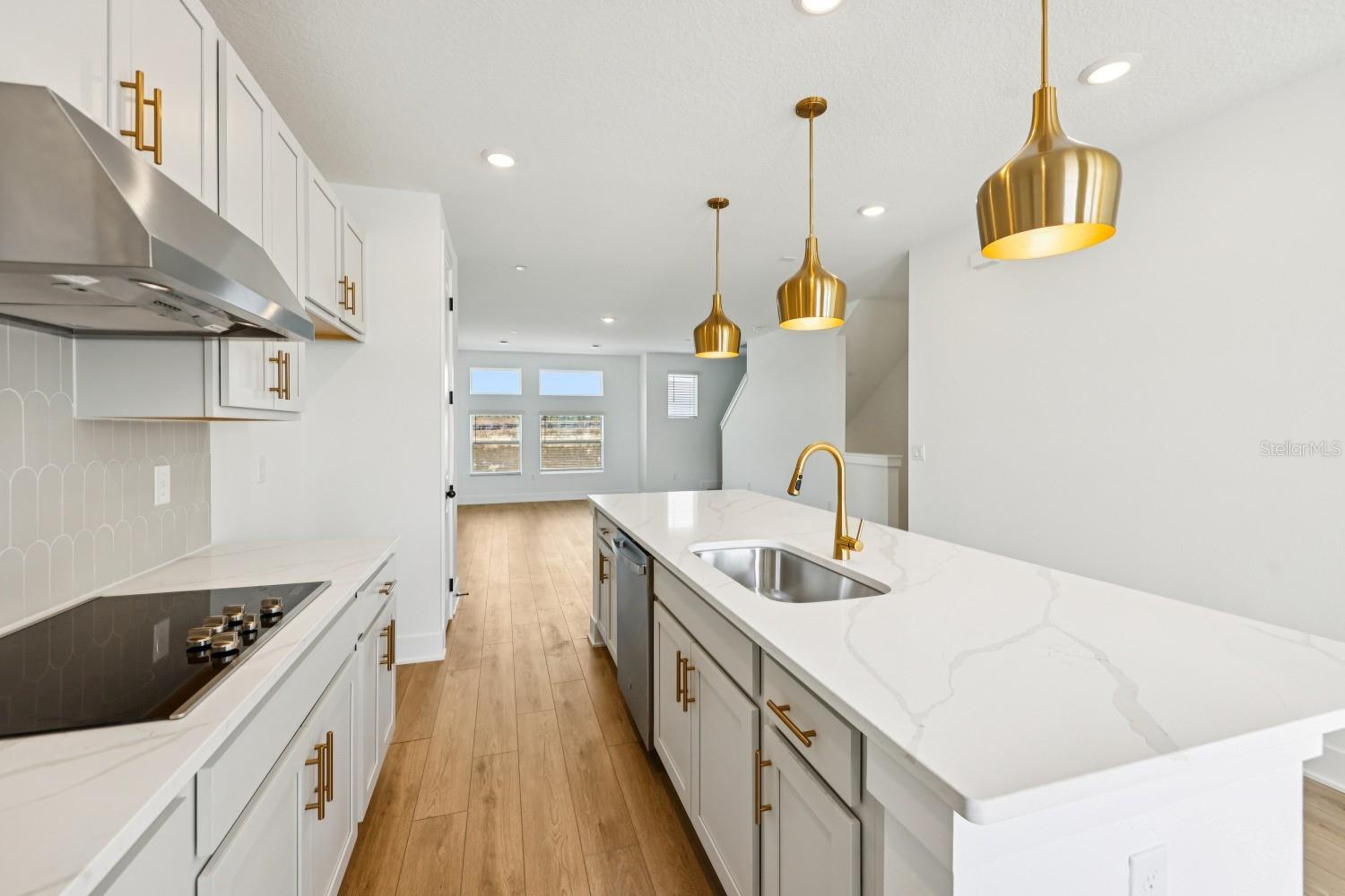 Image 18 of 39 For 15315 Hamlin Park Drive